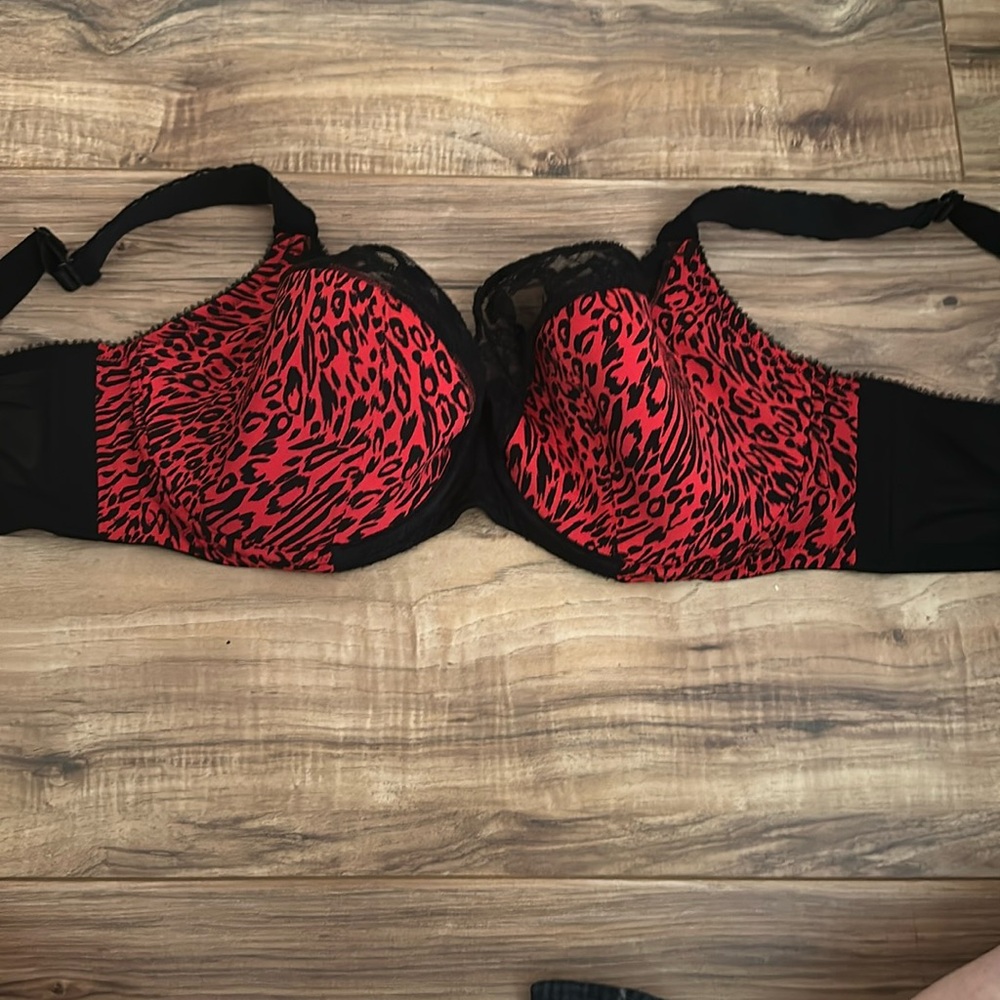 Cacique 40F red and black leopard print underwire soft cup bra with lace trim.
